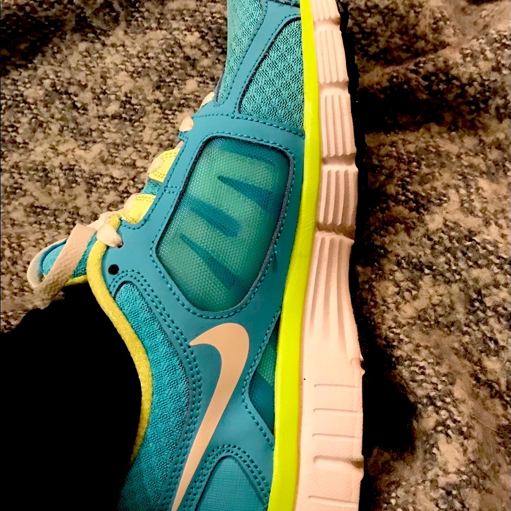 Shoes - Picture 5 of 11